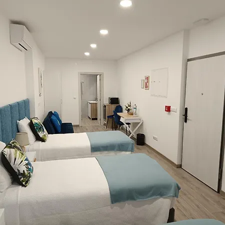 Garden House - Quarto Familiar Com Wc Privativo בית הארחה Fundão