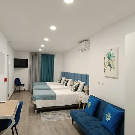 Garden House - Quarto Familiar Com Wc Privativo בית הארחה