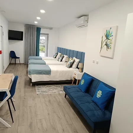 Garden House - Quarto Familiar Com Wc Privativo בית הארחה Fundão