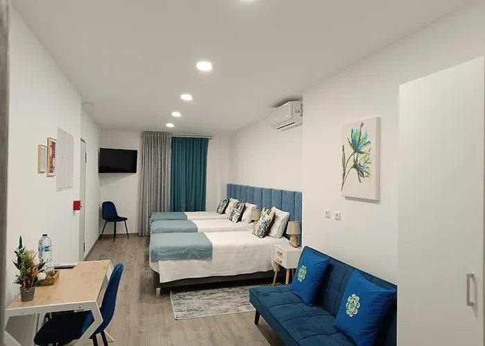 Garden House - Quarto Familiar Com Wc Privativo Гостевой дом